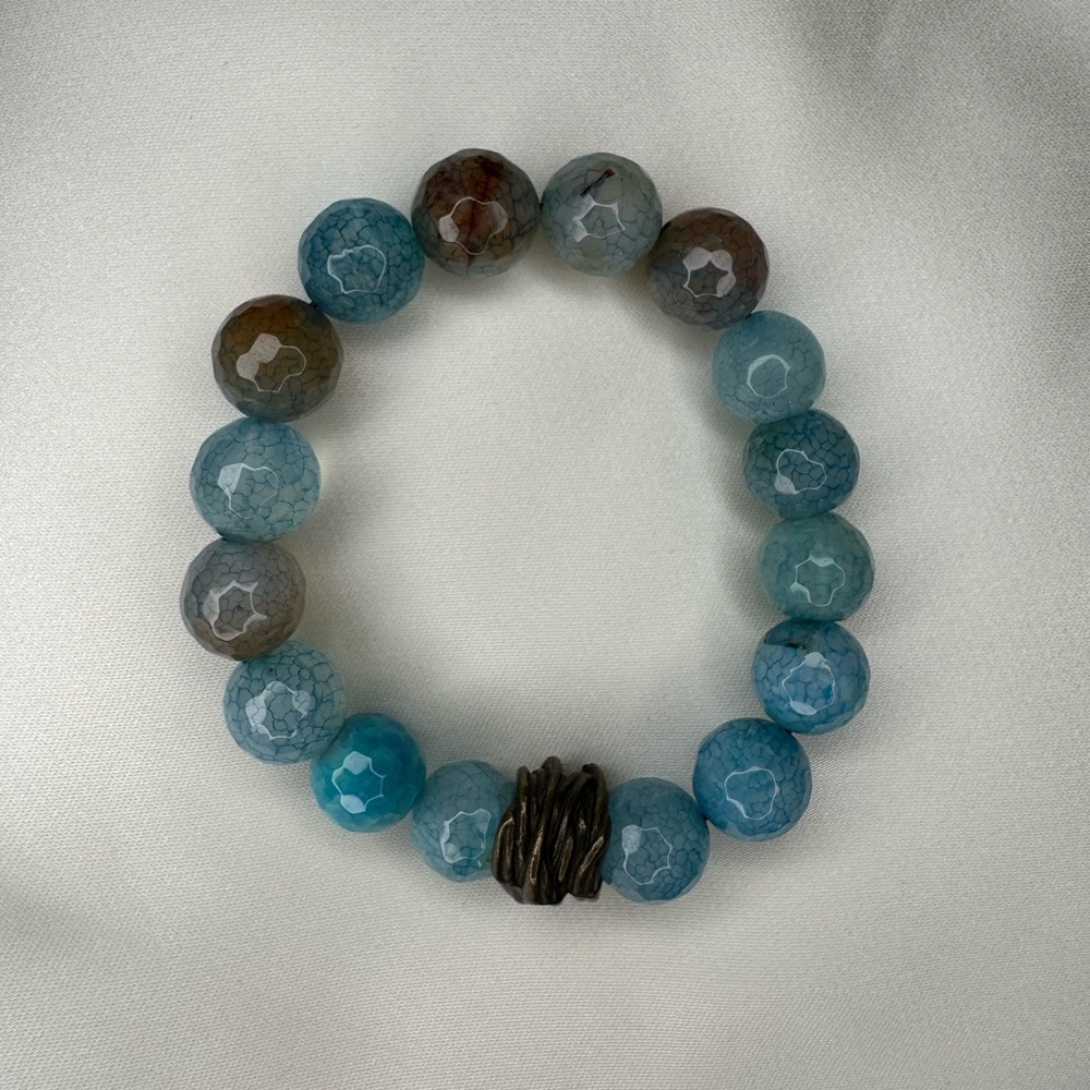 Elegant Blue Beaded Bracelet